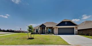 Beautiful 4 Bedroom 2 Bathroom Corner Lot Home in Yukon Schools Gallery 3