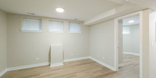 1900 N Lincoln Ave Gallery 2