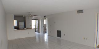 2/2 Condo with Marina and River Views-Includes cable and water Gallery 8