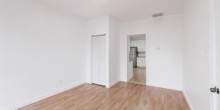 1430 W Superior Street unit: 2R Gallery 12