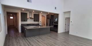 Gorgeous 4 Bedroom 3.5 bath with loft Gallery 20