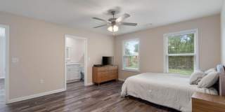 Like New in Heart of Crestview - AVAILABLE IN MAY! Gallery 26