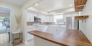 721 N Lakeside Drive Gallery 21