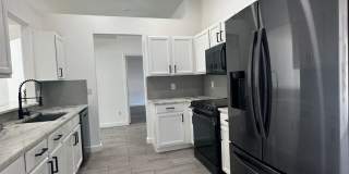 4 Bedroom / 2 Bath House Gallery 10