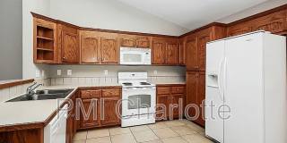 Room in 3 Bedroom Home at Ridge Ave Gallery 18