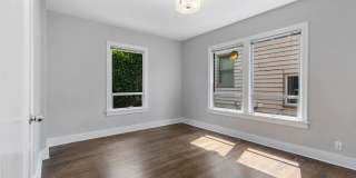 Historic Laurelhurst Home ~ Quiet Neighborhood~ Stunning Water View! 4 Mins to U Village/UW Historic Laurelhurst Home ~ Quiet Neighborhood~ Stunning Water View! 4 Mins to U Village/UW Gallery 14