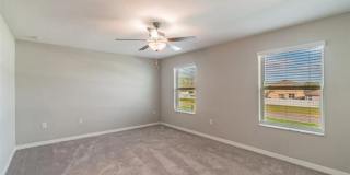 Modern 3BR/2.5BA Townhome with Pool Access & Deposit-Free Living! Gallery 8