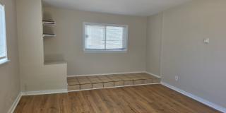 SPACIOUS, BRIGHT 2 BEDROOM - LARGE YARD Gallery 10
