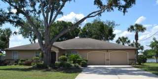 Lake Weir - Bird Island Rental - 5/3/2 Water Front Living at it's Best! **Available Soon** Gallery 1