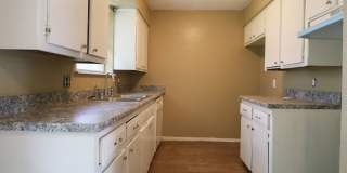 Midtown 3 Bedroom Gem! Available Mid/Late August Gallery 6