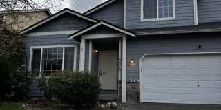 Spacious Spanaway Home Gallery 1
