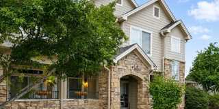 Spacious 2BR/2BA Aurora Condo | Garage, Community Pool & In-Unit Laundry Gallery 1