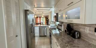 Beatifully updated Beach condo FULLY FURNISHED ANNUAL RENTAL 2/2 Gallery 10