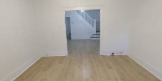 3 bedroom, 1.5 baths, yard, washer dryer hook up Gallery 1