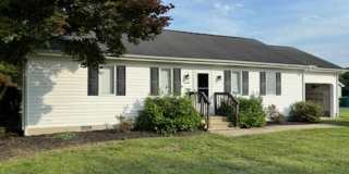 Pet Friendly Single Family Home Close to Downtown Milford Gallery 1