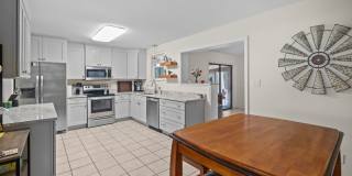 Southside Savannah Gem – 4BR Home in Windsor Forest with Sunroom & Patio Gallery 34