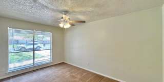 Viewable May 6th!  Small Pets Accepted! Gallery 21