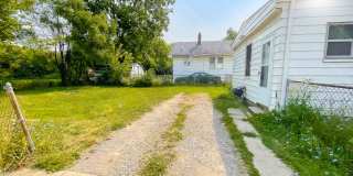 1940 Becker St Gallery 16