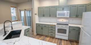 Modern 4 Bedroom, 2.5 Bath Home In Silver Creek w/AC Gallery 10