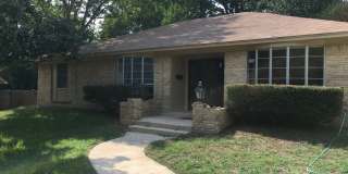 3/2/2 Fenced Yard and Pet Friendly Gallery 1