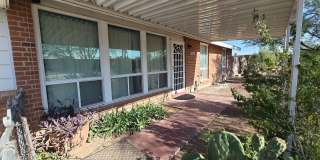 Beautiful 3 bed/ 1 bath home on large lot with walled and fenced front and back yard! Gallery 4