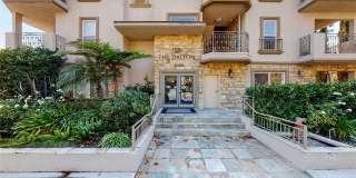 11540 Moorpark Street Gallery 1