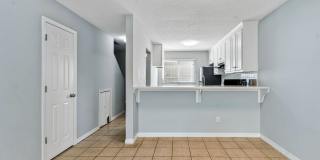 Adorable Beach Townhouse Close to Downtown Gallery 6