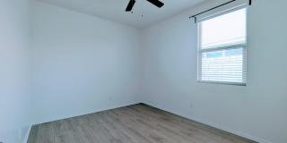637 E Buckingham Avenue Gallery 24