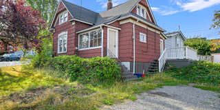 Limited-Time Offer: $25 Application Fee, Apply Today! 5-bedroom, 2 bath home available in York neighborhood! Gallery 1