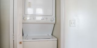 North Lincoln Square - 2 Bed / 1 Bath - In Unit Laundry Gallery 13