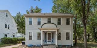 Charming 3-Bedroom Home Near Fontenelle Park Gallery 1