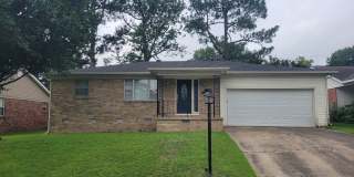 Spacious & Versatile Living in a Prime Location! Gallery 1