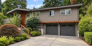 4Bd/2.25Ba Bellevue Home Gallery 1