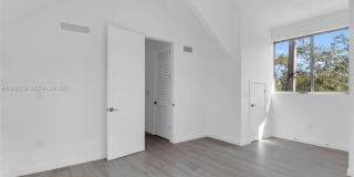 3204 Plaza St Gallery 22