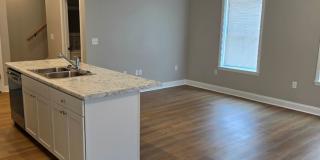 Charming 3 bed, 1.5 bath Gallery 7