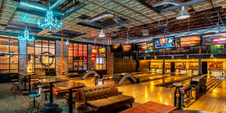 $1000 Move in Special - Beautiful 2 bed 1 bath in unit W/D, renovated kitchen, walkability! Gallery 34