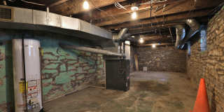 4 Bedroom North Campus Newly Remodeled House with 2 Decks and Patio Gallery 33