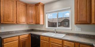 Spacious 3 bedroom in the heart of Castle Rock! Gallery 6