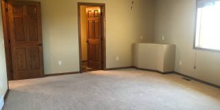Beautiful West Side 3 Bed/2.5 Bath Townhome! Gallery 19