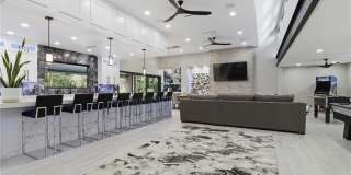 300 E Lacy Lane Gallery 11