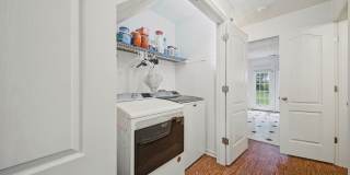 LARGE 4 BEDROOM HOME NEAR MILITARY BASE AND BAY Gallery 25