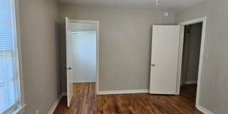 124 S Franklin Boulevard Gallery 23
