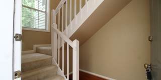 Large upper-level condo Gallery 4