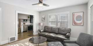 Beautifully Fully-Furnished Duplex in Old Town Gallery 8
