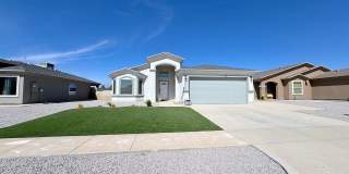Beautiful 3 Bed 2 Bath with Refrig A/C! Gallery 1