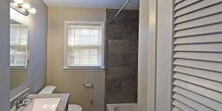 3 Bedroom, 2 Bathroom near Colonial and flamingo Gallery 10