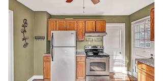 Charming 3BR in SW Roanoke | Fenced Yard | Hardwood Floors | Wasena Area Charming 3BR in SW Roanoke | Fenced Yard | Hardwood Floors | Wasena Area Gallery 1