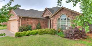 4 Bedrooms/3Car/Edmond Schools -  Community Pool- Storm Shelter Gallery 1