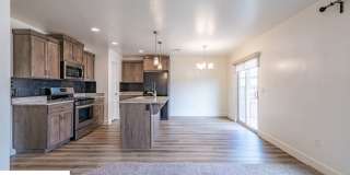 Private 4 Bedroom Corner Unit Gallery 4