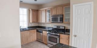 3 BEDROOM, 3 BATHROOM, 2 CAR GARAGE, COMMUNITY POOL & SPA Gallery 3